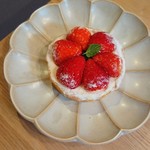 やき菓子　野里 - 料理写真:苺のレアチーズタルト