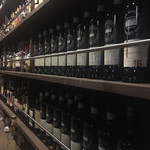 新田バー - いつ見ても壮観なボトルの数々