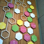 六花亭 - ビルの入り口の壁