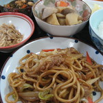 Nidaim Ehamatani Shokudou - 日替わり定食は栄養バランスも考えられている感じでした。600円