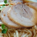 佐野ラーメン いってつ - チャーシューをアップ！