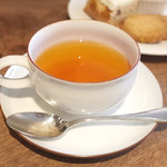 喫茶 おとら - カレープレート＆紅茶セット(1400円)の紅茶(ニルギリ)と