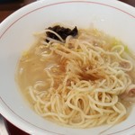 麺屋 から草 - 半分以上食べたあとで、魚粉を投入（2019年3月14日）