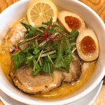 下品なぐらいダシのうまいラーメン屋 - 