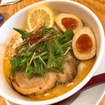 下品なぐらいダシのうまいラーメン屋 - 
