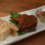 居酒屋 金太郎 - 中央にタンシチューが乗った豪華なお通し