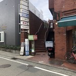 韓国料理 ウリジップ - ここの２Fにお店があります