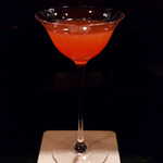 バー アトリウムギンザ - フレッシュ苺のダイキリ。10年前は果肉を残すスタイルだったが、今回は苺ジュースのみ用いてシャープに