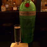 バー アトリウムギンザ - タンカレーNo10ジン。冷凍庫で冷やしたものを、キュッとストレートで