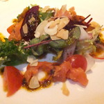黄鶴 - ２０１７温色健美ランチ　２１００円（税込）鮭のスモーク　ビーツとアーモンドのサラダ仕立て【２０１７年２月】
