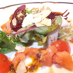黄鶴 - ２０１７温色健美ランチ　２１００円（税込）鮭のスモーク　ビーツとアーモンドのサラダ仕立て【２０１７年２月】