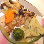 黄鶴 - ２０１７温色健美ランチ　２１００円（税込）アマニ入り海老と鶏肉のオイスターソース炒め　大豆クレープ添え【２０１７年２月】