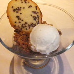 黄鶴 - ２０１７温色健美ランチ　２１００円（税込）ココナッツアイス　あったかソース掛け　カカオニブのクッキーと共に【２０１７年２月】