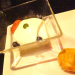 黄鶴 - ２０１８冬・温色健美ランチ　２１００円（税込）とろとろ杏仁豆腐　甘酒ソース掛け　焼き菓子添え【２０１８年１月】