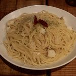 パスタ・ペペロンチーノ（ざく切り自然薯入り） ¥880