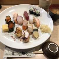 豊鮨 - にぎり12かん 926円