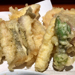 めしの助 - 天ぷら盛り合わせ