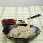 極楽湯 - 料理写真:つなぎを一切使用しない、そば粉100%の「十割そば」