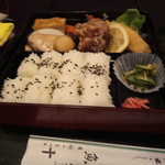 魚十 - 幕の内弁当（中身）