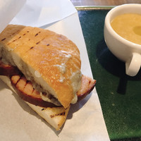 ラディカーレ - パニーノ ボローニャソーセージとゴルゴンゾーラチーズ ラディカーレ - パニーノ ボローニャソーセージとゴルゴンゾーラチーズ