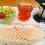 Kafe Raburiko - パニーニAセット（パニーニ、サラダorデザート、飲み物）　570円
