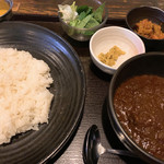 Ghar - ぎゅうビーフカレー¥900 大盛¥100 
      赤いアチャール¥100