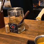 Ghar - アチャールのポップの向こうが
      玉ねぎのピクルス！うまいよ