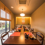 Japanese restaurant chihiro - 千魚chika／絨毯に椅子
