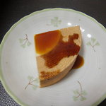 由布院　花麹菊家 - プリンバーム、カラメルソースをつけていただきます