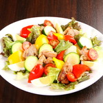 Bistro EBISU - 炭焼きチキンとゴロゴロ野菜の彩りサラダ