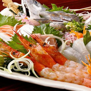 熟練の職人による繊細な盛り付け◆市場直送の「鮮魚」を是非ー…