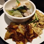 Honkon Chonron - 八宝菜、回鍋肉、ニラ玉もやし炒め