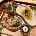 たきや - 八寸（浜防風 うるい ホワイトアスパラのすり流し キャビア 菜の花 あん肝 平貝 もずく)