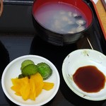 市場中食堂 - しじみ味噌汁・漬物