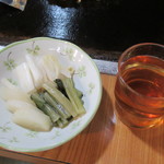 Omodaka - 漬物と麦茶