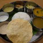 カレーリーブス カフェ＆レストラン - 