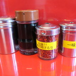 ラーメン二郎 - 卓上調味料