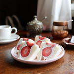 珈琲閣 - いちごサンド☆