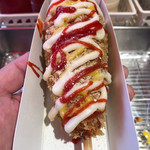 88 HOTDOG - おのれの采配でかける味付け。ケチャップ、ハニーマスタード、クリームチーズ