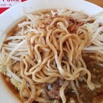 立川マシマシ 東金市役所ご近所店 - 平打ち麺もスープ色に染まります！