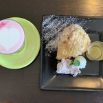 Cafe Queue - ケーキセット600円
                        さくらラテ、らさくらスコーン