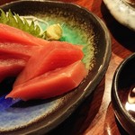 酉や 喜兵衛 - マグロの刺身がありました。筋は皆無で旨かった！