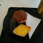 東興 - フワトロのエッグタルト、タマゴ感がたっぷりで甘さ控えめ、焼きたてに巡り会える場合もあり、マフィンは日本のカステラと似たお味でした。