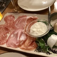 オービカ モッツァレラバー 横浜店 - 飲み放題付¥4000コースのチーズ3種&サルーミ3種