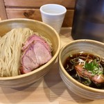 迂直 - 鰹昆布出汁特製醤油つけ麺大盛1,180円。