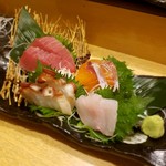 海鮮炭焼処とら太 - 刺身3点盛りだけど4点