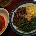 明秀苑 - ナムル（400円）とキムチ（400円）
