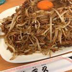 三久 - 大盛生玉子入りやきそば 880円