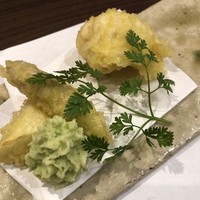 あなごと日本酒 なかむら - 穴子とホワイトアスパラの天ぷら