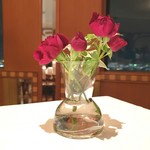 ミクニナゴヤ - テーブルには赤い薔薇！
